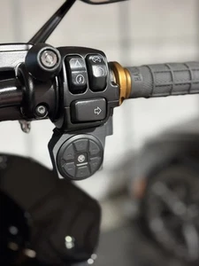 🇺🇸 SOFTAIL/LOW RIDER S/ST CUSTOM MOUNT AND BLUETOOTH CONTROLLER 🇺🇸 - Picture 1 of 9