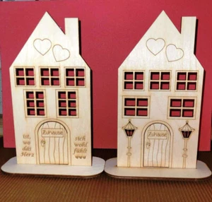 Casa de madera, casa silueta de pie con aberturas de luz con y sin grabado - Imagen 1 de 14