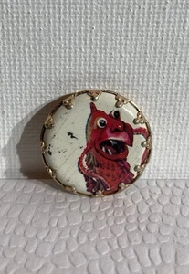 Spilla vintage Jiggler Finger Monster ottone premio Gumball registrato Regno Unito RARA - Foto 1 di 4