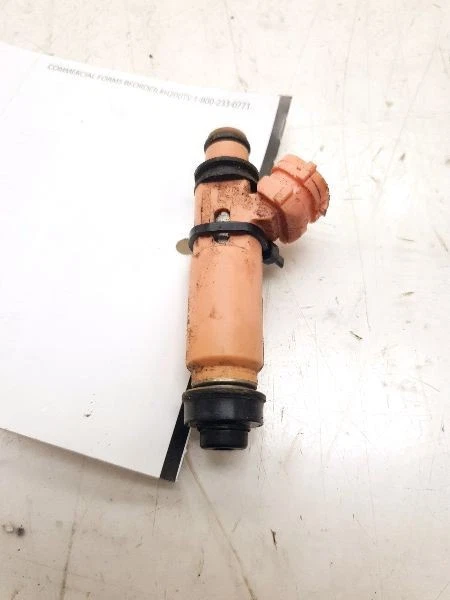 04-08 TOYOTA SOLARA SLE 3.3L 6CYL Inyector de combustible  Foto 1 de 4