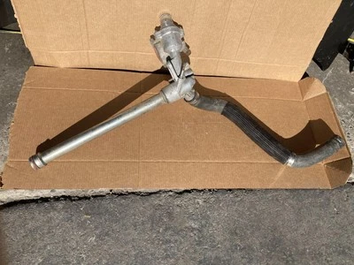 Carcasa termostato Ford F150 2011-2014 3,5 L con tubería de manguera - BL3E-8A587 OEM Foto 1 de 4