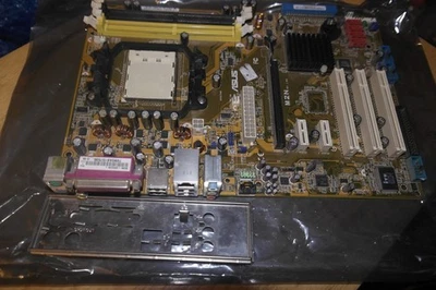 Asus Motherboard w. I/O Shield M2N AM2 3*PCI PCI-e 16x 2*1x IDE FDD SATA working - Image 1 of 4