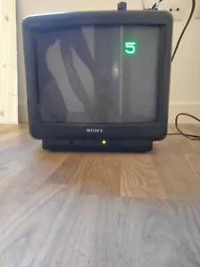 TELEVISOR SONY TRINITRON KV-M1430E 14" PANTALLA ANCHA CRT TV RETRO GAMING - Picture 1 of 5