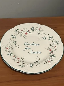 Pfaltzgraff Winterberry Cookies for Santa Christmas Plate 9" Scalloped Embossed - Picture 1 of 4