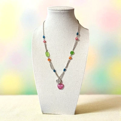 Cadena y cuentas BRIGHTON tono plata con dije corazón plateado y rosa B178 Foto 1 de 4