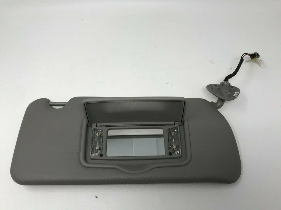 2004-2009 Cadillac SRX Passenger Sun Visor Gray OEM SV0674 - Imagem 1 de 4