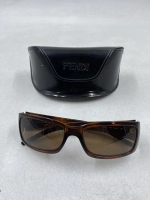 Gafas de sol Fendi marrón rectangulares para mujer Foto 1 de 4