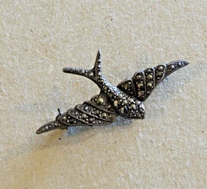 TINY 1930S? AUSTRALIAN? BLUE BIRD OF HAPPINESS SILVER & MARCASITE BROOCH #15 - Picture 1 of 3