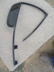 00-04 Dakota Quad Cab RH Rear Door Vent Glass - Picture 1 of 4