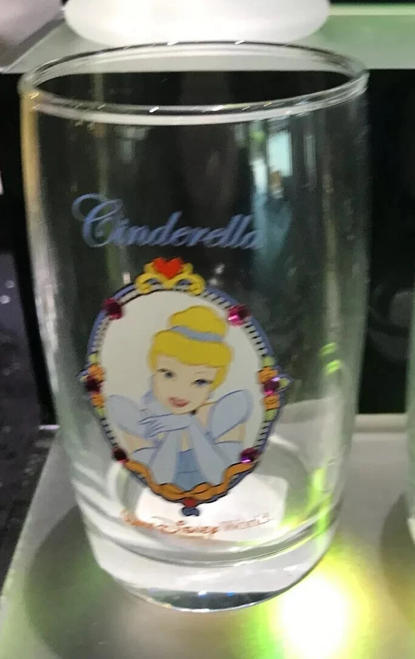 Copo para beber suco de joias princesa Arribas parques da Disney ESCOLHA 1 - Imagem 1 de 2