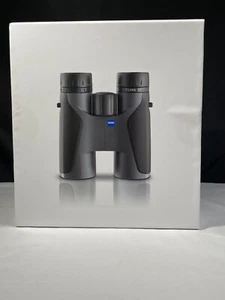 Binoculares ergonómicos compactos de enfoque rápido ZEISS Terra ED grises 10x42 - Imagen 1 de 12