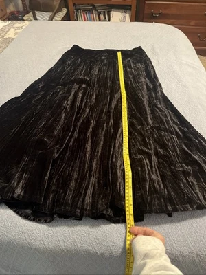 Saia Karen Kane Veludo Preto Grande Plissada EUA Gótica Fada Escura Whimsigoth Y2K - Imagem 1 de 4