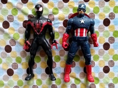 Lote (2) Figuras de Acción Marvel Hasbro 2019 Capitán América y Miles Morales 9" EXC Foto 1 de 3