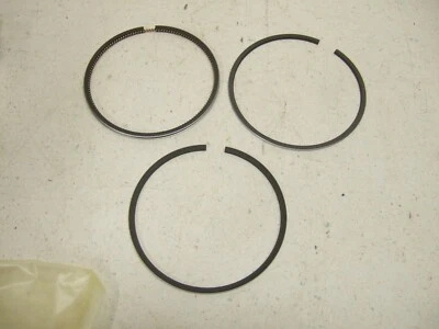 International DV550 Piston ring kit(one piston) .020 NOS 434467C93 - Image 1 of 2