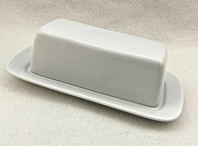 Plato de mantequilla cubierto de cerámica blanco Strawberry Street 10 Monno 8,25" granja Foto 1 de 4