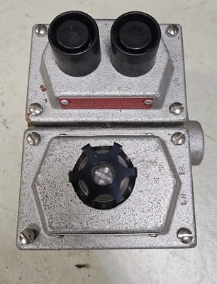 Crouse Hinds EDS372 Equipo de Control Industrial Haz Locs Estación EDSC32471 J3 LED Foto 1 de 4