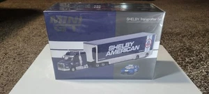 1/64 TSM MINI-GT Shelby Transporter Set América y Ford Mustang MGTS0005 Sellado - Imagen 1 de 5