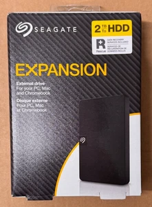 SEAGATE EXPANSION 2TB PORTABLE EXTERNAL HARD DRIVE PC/ MAC - NEW BOXED - Afbeelding 1 van 1