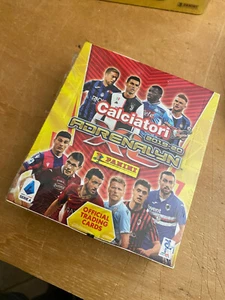 CALCIATORI PANINI ADRENALYN XL 2019 2020 BOX SCATOLA 24 BUSTINE NEW SIGILLATO - Foto 1 di 4