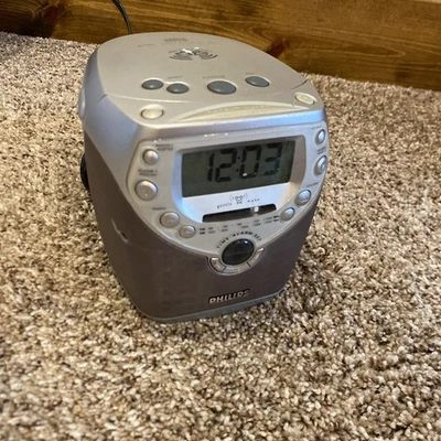Vintage PHILIPS AJ3950/17 Dual Alarm Clock CD Player AM/FM Radio - Image 1 of 4