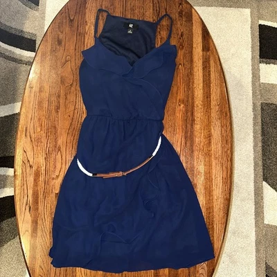 Vestido halter cinturón azul marino talla S de Iz Byer para mujer Foto 1 de 4