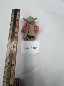 Kenner Vintage Star Wars Yoda con Serpiente Naranja Sin Bastón/Cinturón - Imagen 1 de 2