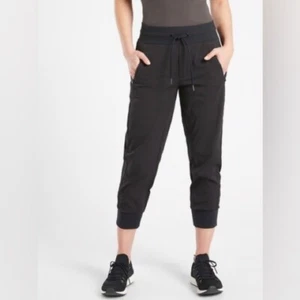 Athleta Trekkie North Crop Jogginghose in Schwarz Gr. 4 - Bild 1 von 8