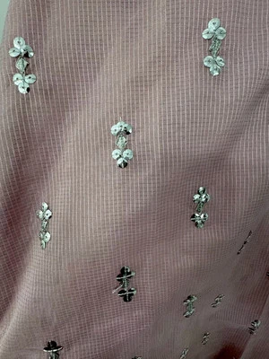 Camisa rosa té con Gotta plateado, fondo de seda y forro de seda Foto 1 de 2