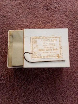 Ganchos de pescado vintage #3706 Mustad Carlisle bronceados #4/0 punta hueca 100 piezas ¡Bonitos! Foto 1 de 3