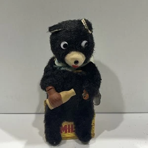 De Colección Cuerda Peludo Oso Negro Bebiendo Leche Granja Leche Caja de Lata No Funciona Sin Taza - Imagen 1 de 15