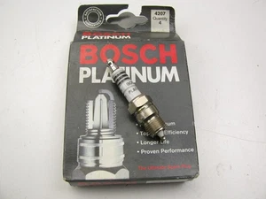 (4) Bosch 4207 PLATINUM Spark Plugs - Picture 1 of 4