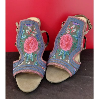 Topshop Raquel Floral Embroidered Heels, Sandals, Size 39/US 9 Foto 1 de 4