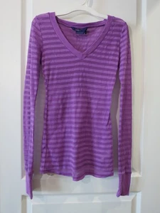 Miley Cyrus lila Baumwolle V-Ausschnitt Slim Fit Langarm Pullover T-Shirt Gr. L - Bild 1 von 13