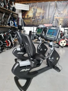 Life Fitness 95C Elevation Series Discover Black/SilverSE Consol Recumbent Bike - Picture 1 of 22