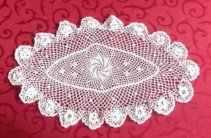 NAPPERON FAIT MAIN CROCHET FIL FIN OVALE 17CMX30 HELICE OVALE - Picture 1 of 1