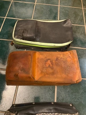 Asiento de moto de nieve Kitty Cat espuma, cubierta 1980 a 99 OEM Arctic Cat 0302-131 USADO Foto 1 de 4