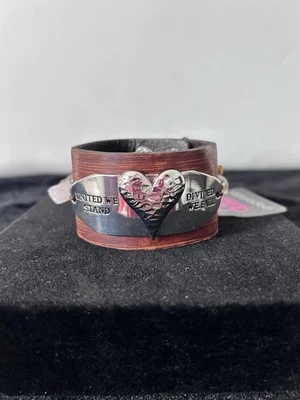 Pulsera Paparazzi United We Stand Divided We Fall Cuero Marrón con Corazón Nueva con Etiquetas Foto 1 de 4