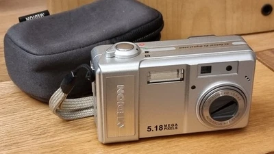 Medion Digitalkamera MD41066 Silber 5.18 MP 37-111 mm Vintage Gebraucht - Bild 1 von 4