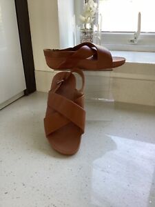  Ladies FitFlop Brown Leather Cross Back-Strap Sandals Uk 8