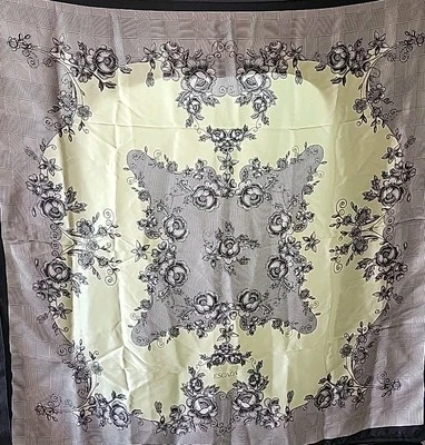 Bufanda ESCADA seda auténtica hecha en Italia Foto 1 de 4