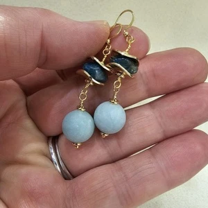 Pendientes colgantes enchapados en oro de 18 quilates de apatita y amazonita azul verdoso - Imagen 1 de 3