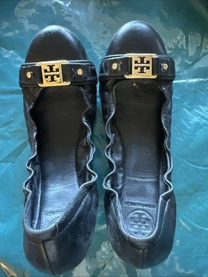 Tory Burch Ballet Cuero Negro Dorado Logo Sin Cordones Talla 9.5 Foto 1 de 4