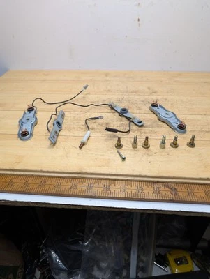 Volvo 240 1990-1993 grupo de reparación de cuernos en volante OEM. Foto 1 de 3