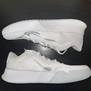 Size 9.5 Women’s 8 Men’s - NikeCourt Vapor Lite 2 HC White Metallic Silver - Picture 1 of 7