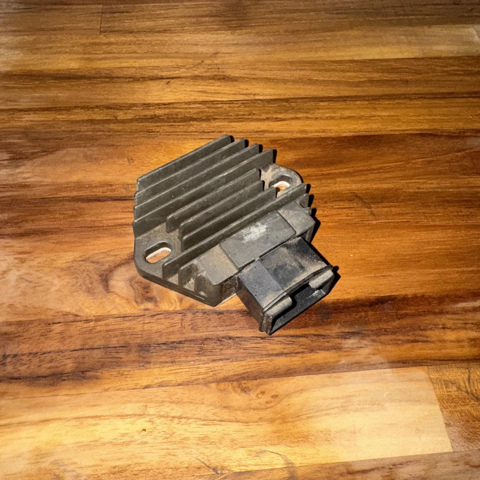 Regulador de tensión APRILIA SXV 550 2008 Foto 1 de 4