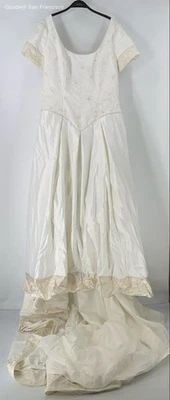 Morilee Ivory Embroidered Scoop Neck Maxi Womens Wedding Dress With Veil Size 22 - Image 1 of 4