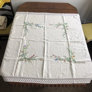 Antike Leinen Tischdecke Handstickerei Blumen und Blätter 114 cm 45 Zoll - Bild 1 von 24