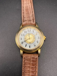 Reloj para mujer Quartex Delta Impex estuche tono dorado correa de cuero marrón batería nueva - Imagen 1 de 8