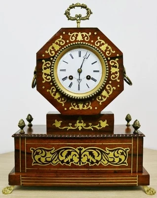 Antiguo reloj francés de 8 días llamativo de palo de rosa y latón Boulle con cabeza de tambor Foto 1 de 4