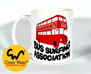 BUS SURFING Rik Mayall Bottom funny Cup Coaster Coffee Gift comedy - Foto 1 di 75